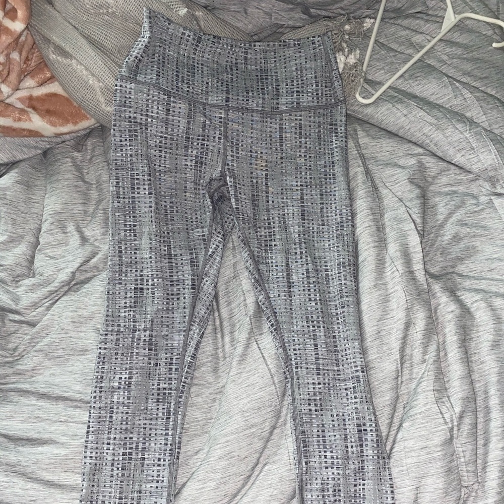 womens lululemon wunder under leggings !